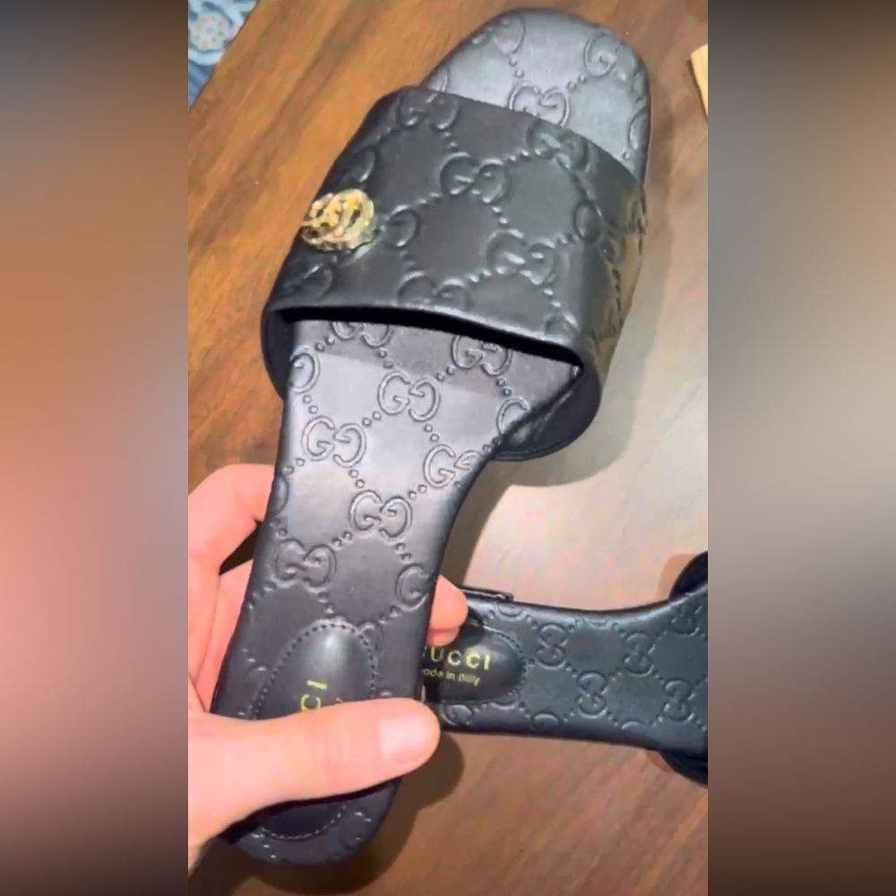 Gucci Women's Slide Sandal with Double G Black SZ US 8 Excellent Condition - Picture 3 of 7